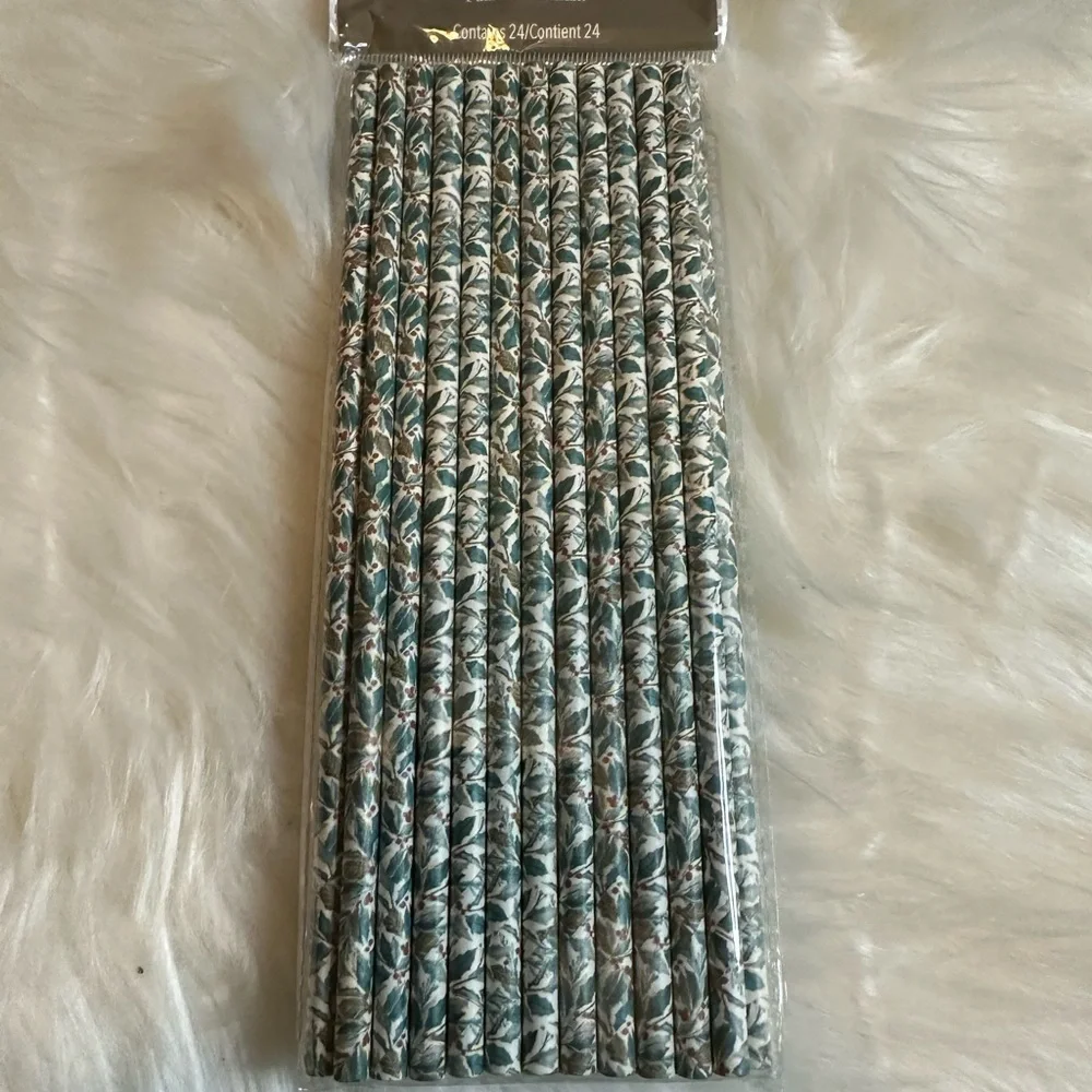 🩷5/$10 Pier one Christmas holly paper straws